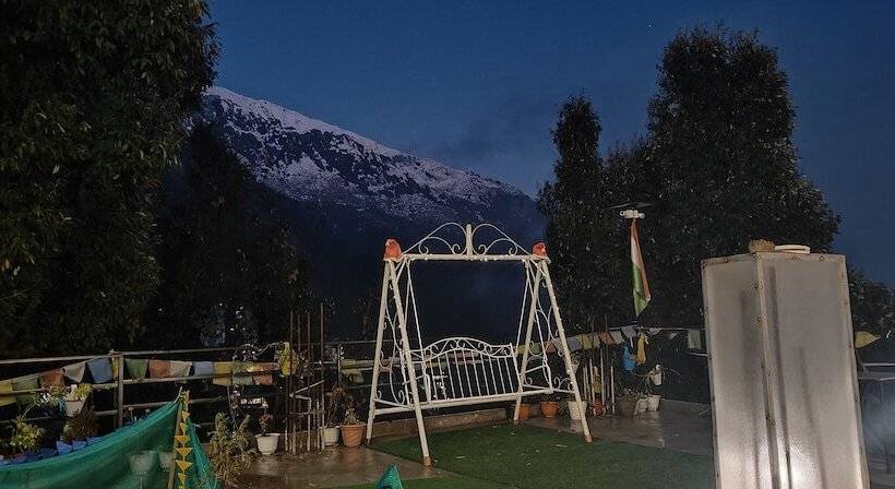 تختخواب و صبحانه The Unmad