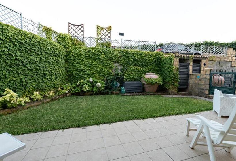 Пансион La Perla Guest House