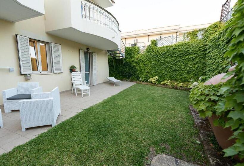 Пансион La Perla Guest House