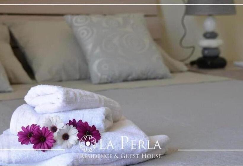 Пансион La Perla Guest House