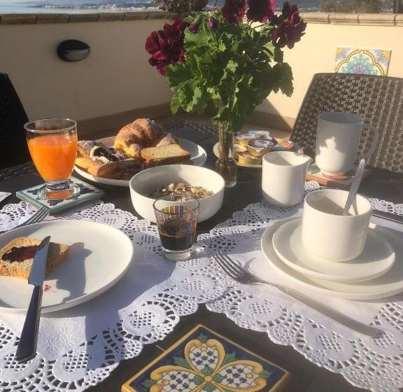 Пансион La Perla Guest House