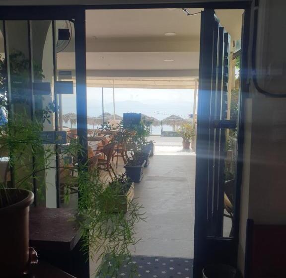 Отель Riviera Seaside