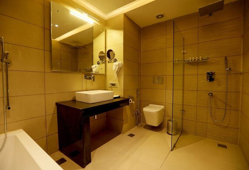 هتل The Emerald Grand