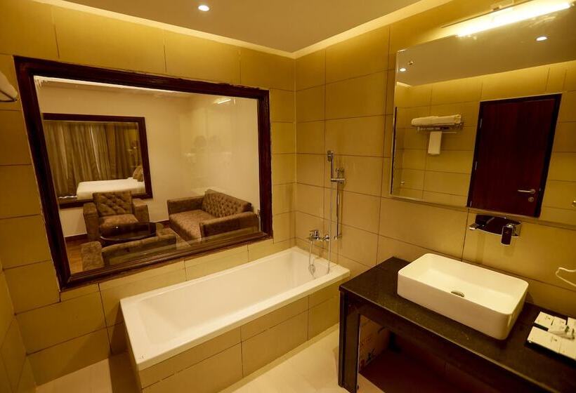 هتل The Emerald Grand