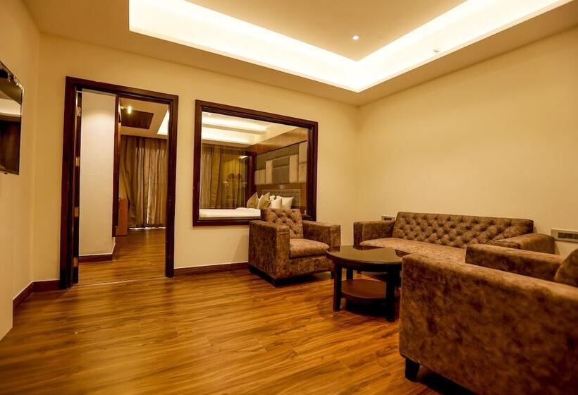 هتل The Emerald Grand