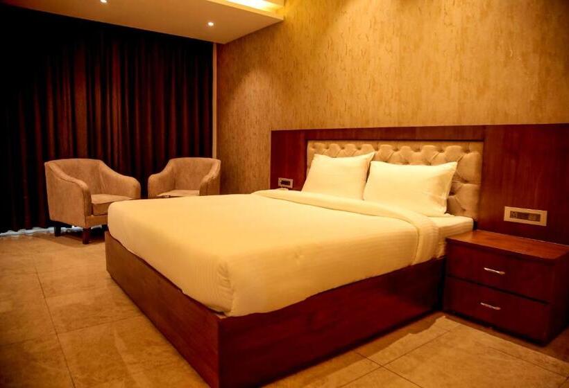 هتل The Emerald Grand