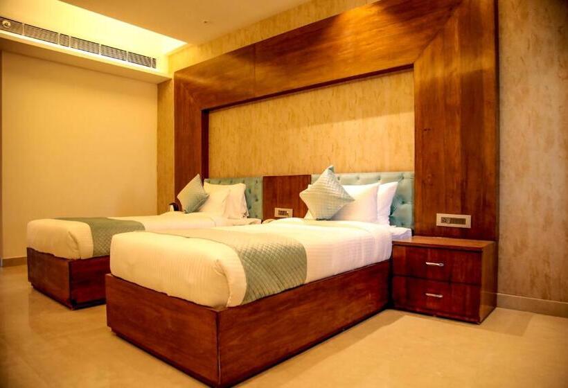 هتل The Emerald Grand