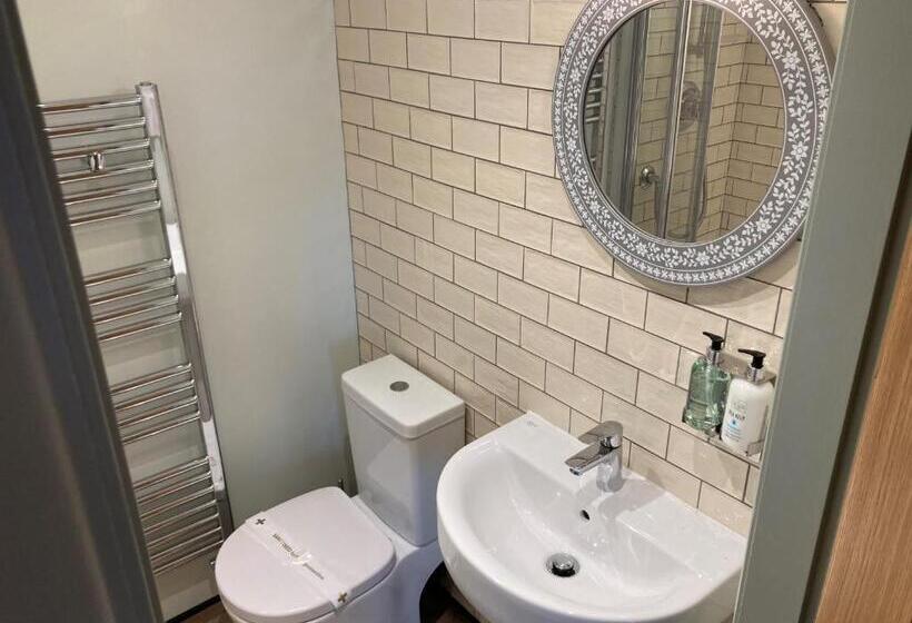 فندق صغير The Stork