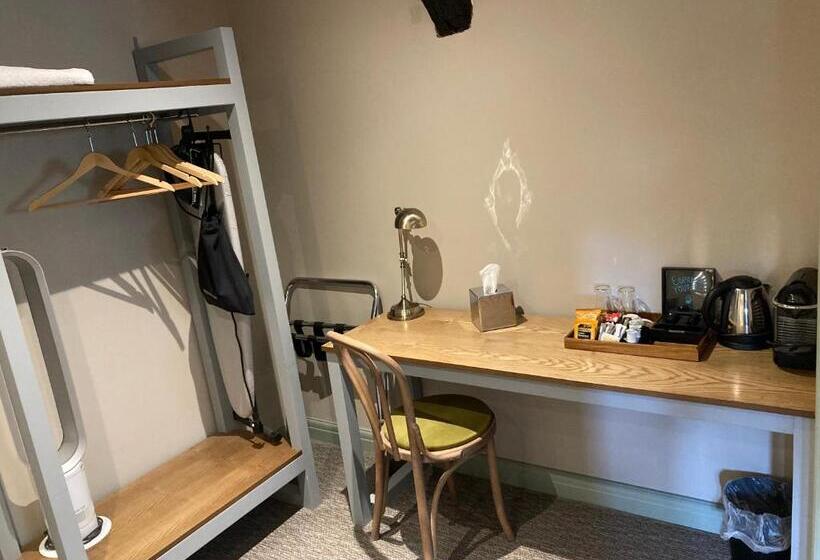 فندق صغير The Stork