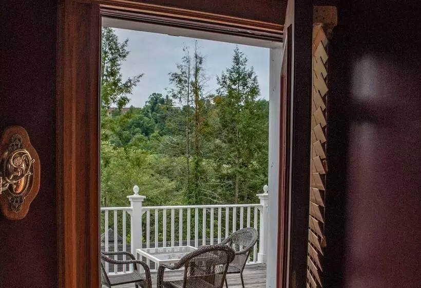 Elk River Hotel & Cafe