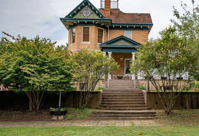 Elk River Hotel & Cafe