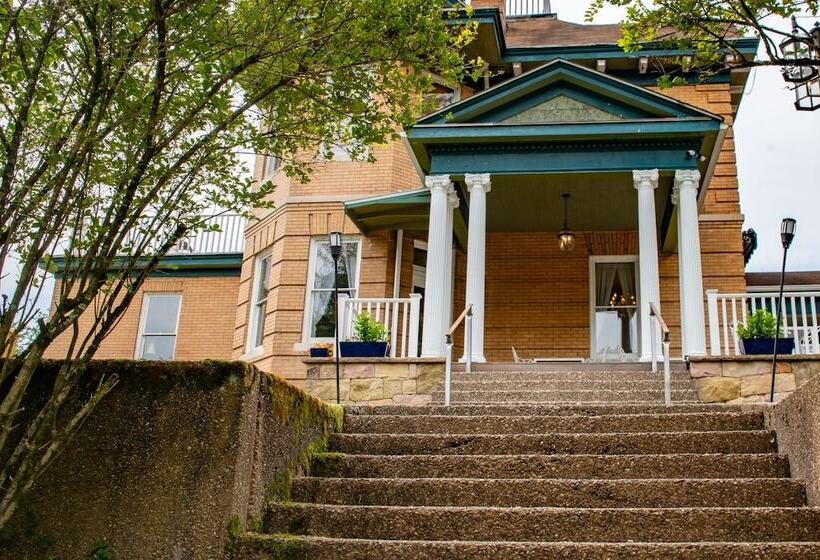 Elk River Hotel & Cafe