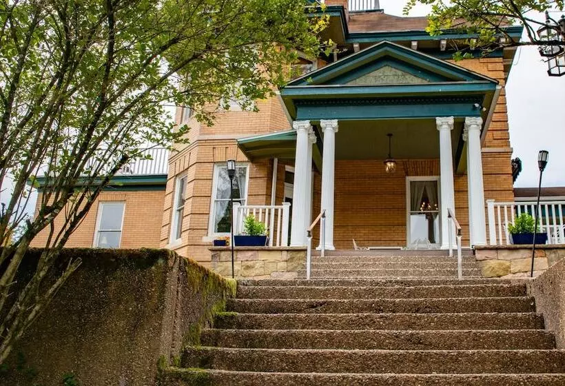 Elk River Hotel & Cafe