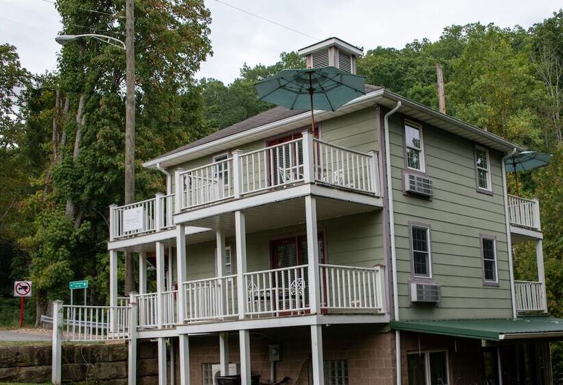 Elk River Hotel & Cafe