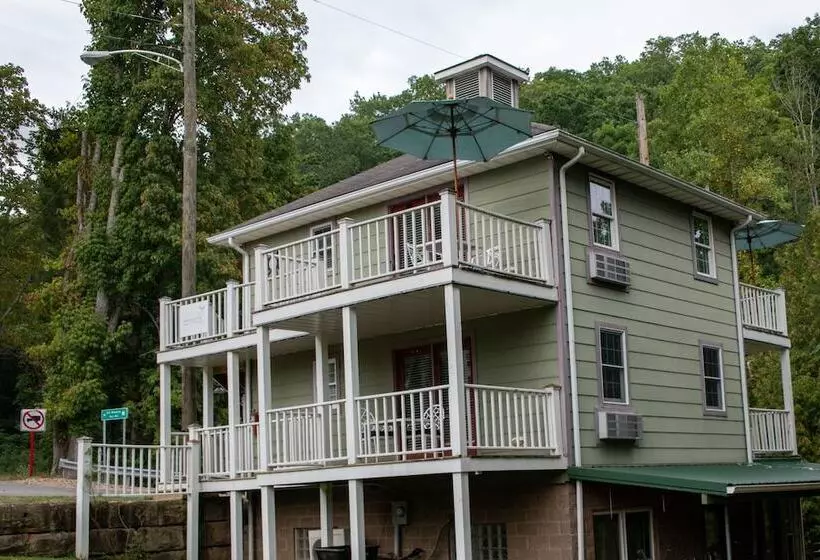 Elk River Hotel & Cafe