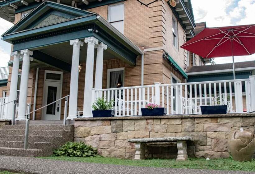 Elk River Hotel & Cafe