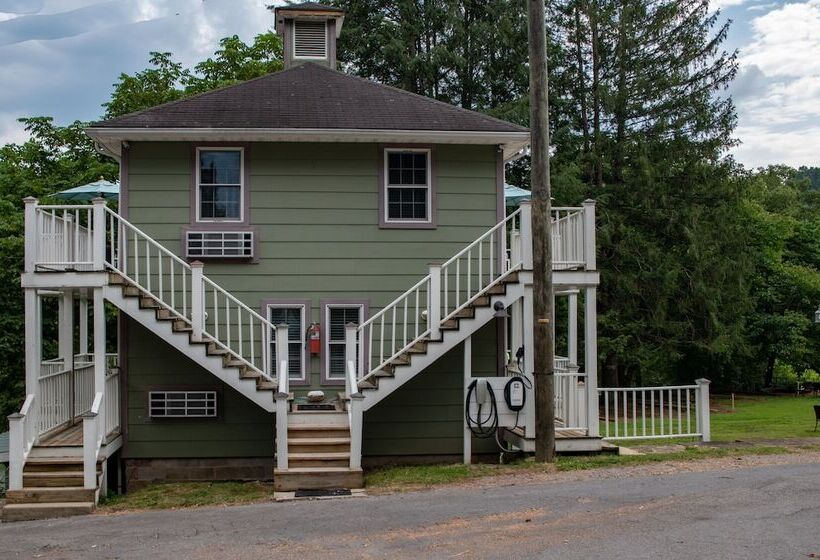 Elk River Hotel & Cafe