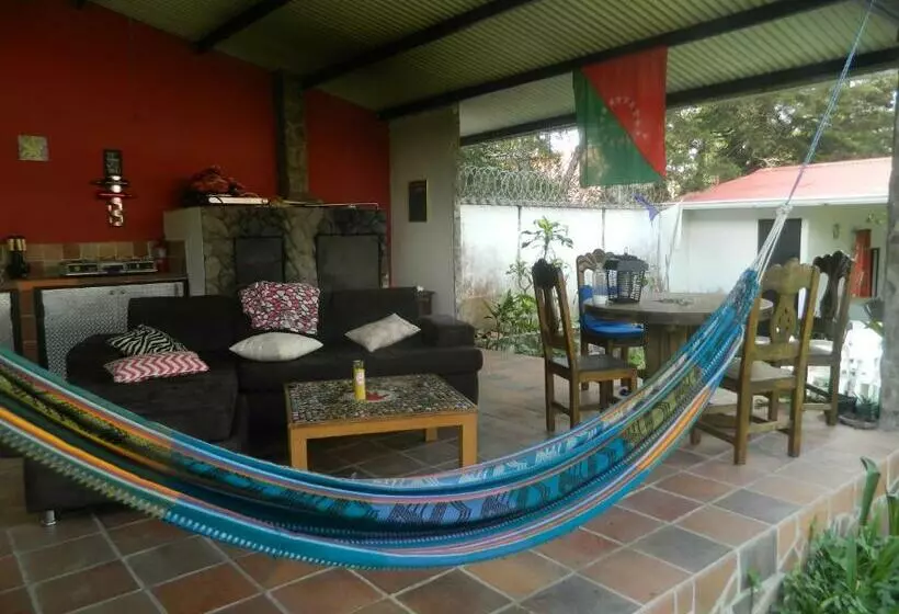 ユースホステル La Jungla Experience Lodgings   Vacation Home And Apartment