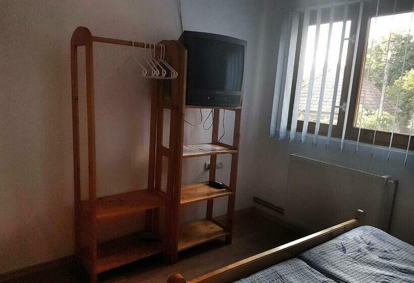 تختخواب و صبحانه Eszter Panzió