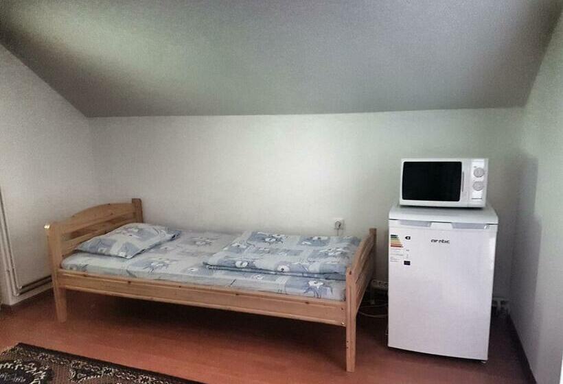 تختخواب و صبحانه Eszter Panzió