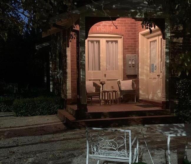 Bed and Breakfast Howlong Old Post Office Luxury Suite