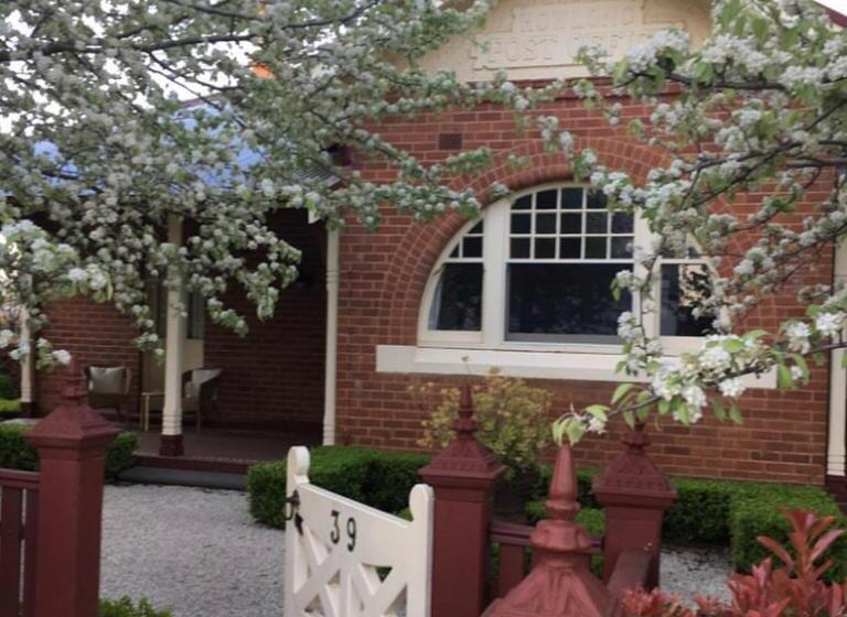 Bed and Breakfast Howlong Old Post Office Luxury Suite
