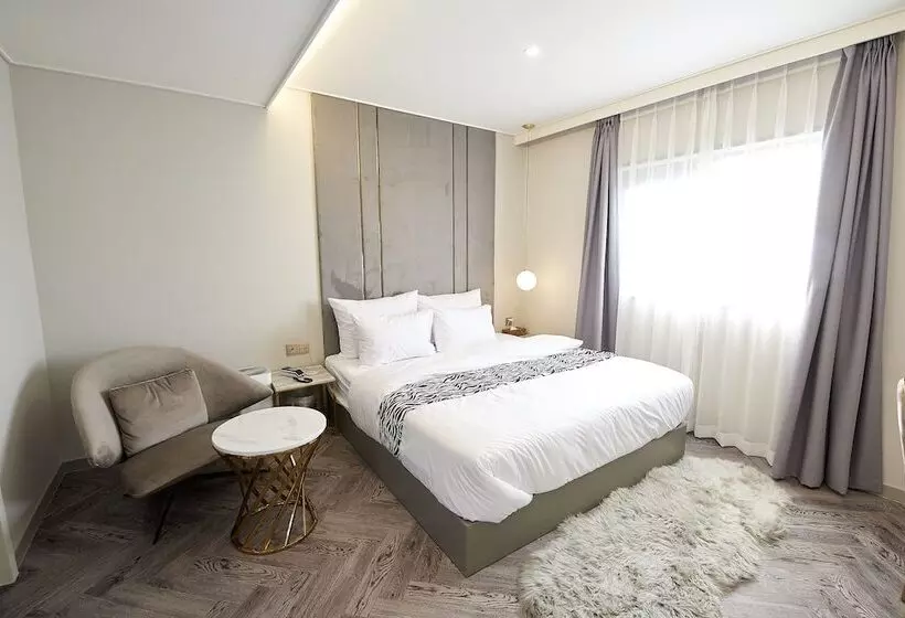 Hotel Denbasta
