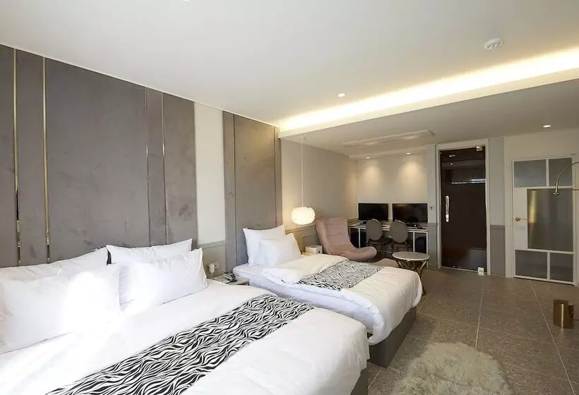 Hotel Denbasta