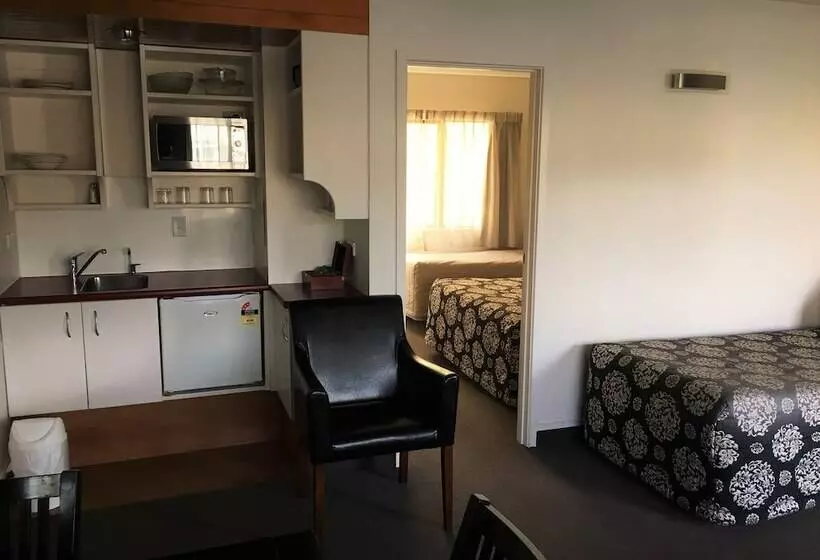 Cable Court Motel