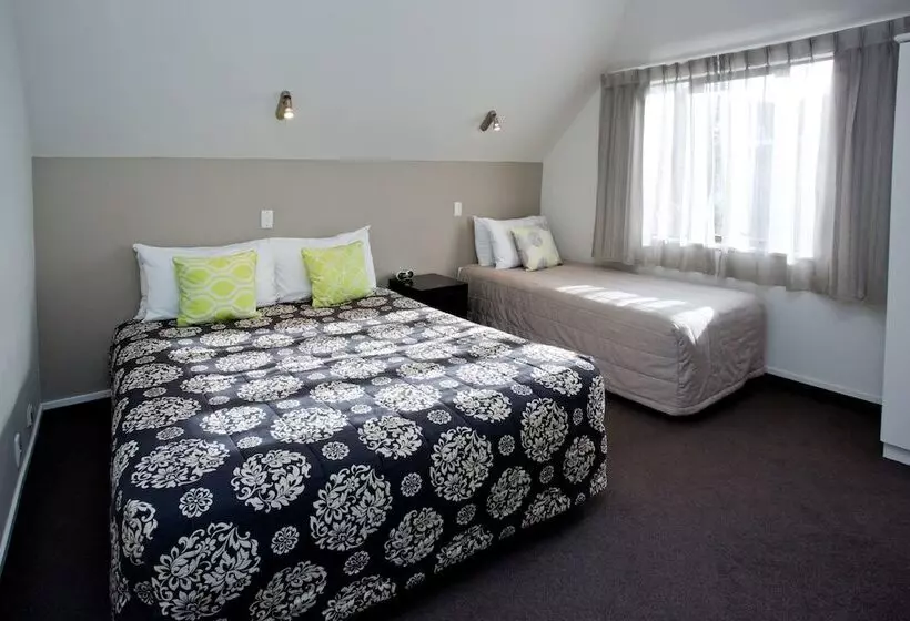 Cable Court Motel
