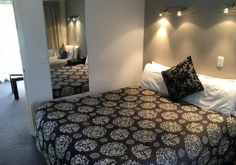 Cable Court Motel