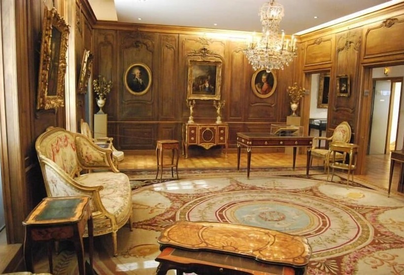 Hôtel Du Petit Moulin, Haute Couture Hotel By Lacroix