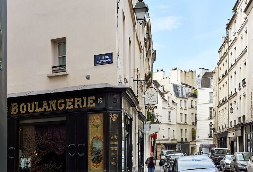 Hôtel Du Petit Moulin, Haute Couture Hotel By Lacroix