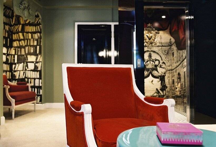 Hôtel Du Petit Moulin, Haute Couture Hotel By Lacroix