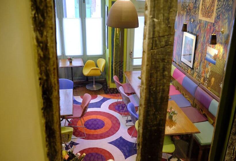 Hôtel Du Petit Moulin, Haute Couture Hotel By Lacroix