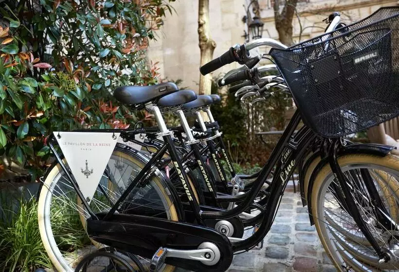 Hôtel Du Petit Moulin, Haute Couture Hotel By Lacroix