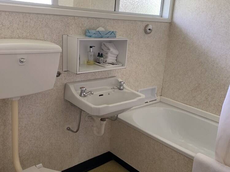 فندق Manapouri Lakeview Motor Inn