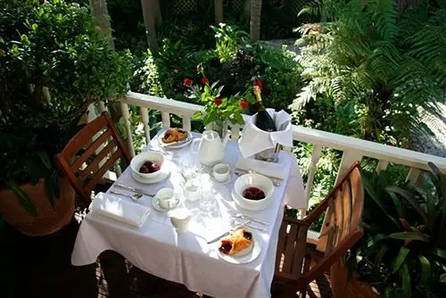 هتل Peace And Plenty Inn