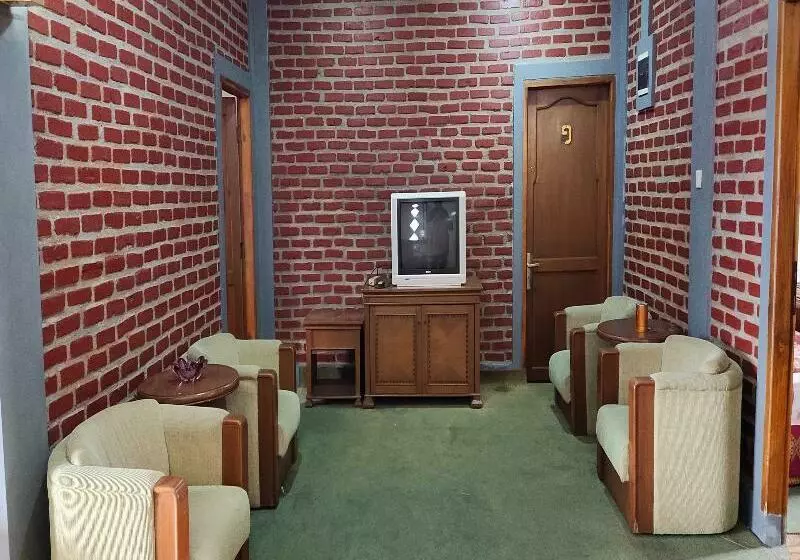 Majatalo Villa Orange Lembang Pengkolan