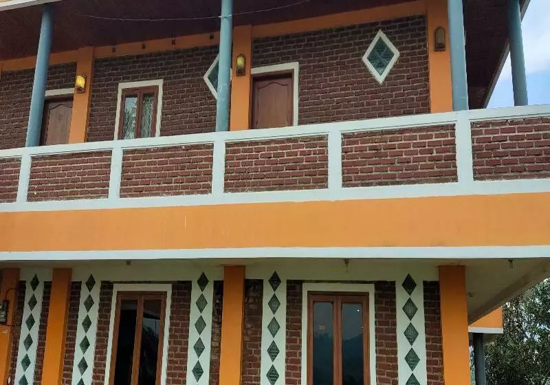 Majatalo Villa Orange Lembang Pengkolan