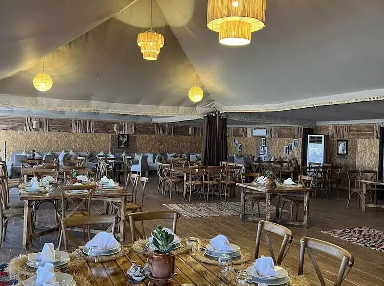 Hotelli Agafay Yes We Camps & Spa