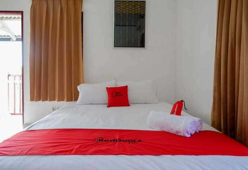 פנסיון Reddoorz @ Tomia Island Wakatobi