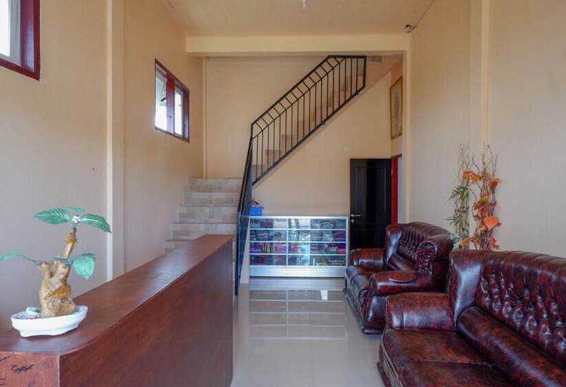 פנסיון Reddoorz @ Tomia Island Wakatobi