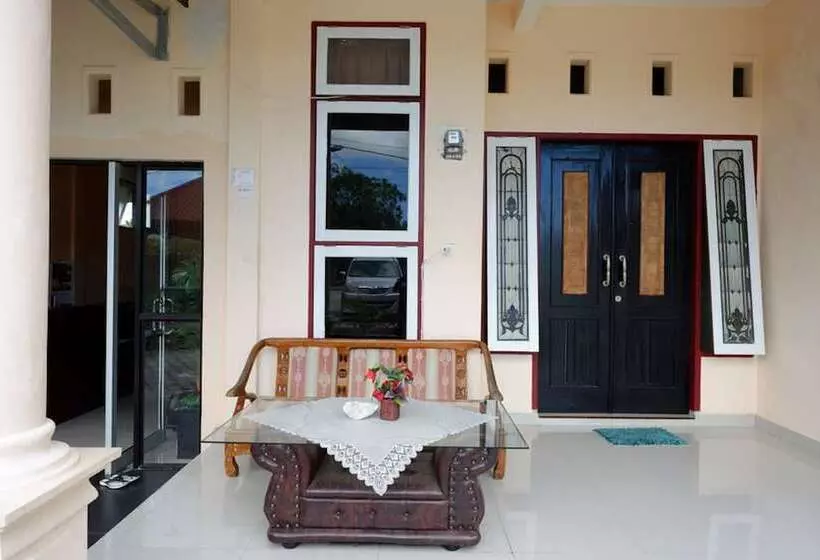 ペンション Reddoorz @ Tomia Island Wakatobi