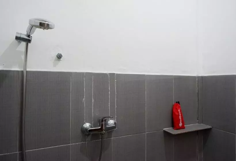 ペンション Reddoorz @ Tomia Island Wakatobi