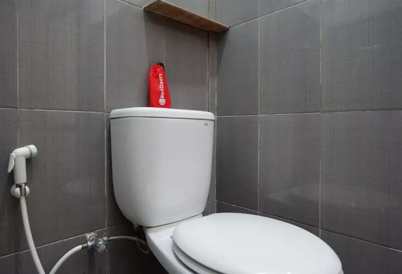 ペンション Reddoorz @ Tomia Island Wakatobi