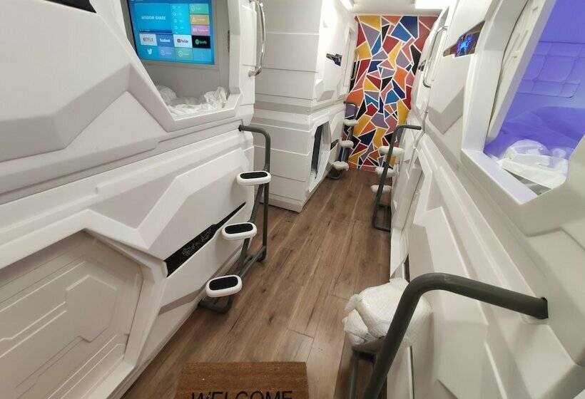 ユースホステル Capsule & Dormitory Space X