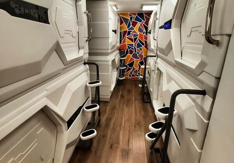 ユースホステル Capsule & Dormitory Space X