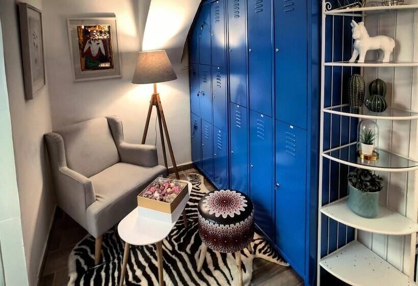 ユースホステル Capsule & Dormitory Space X