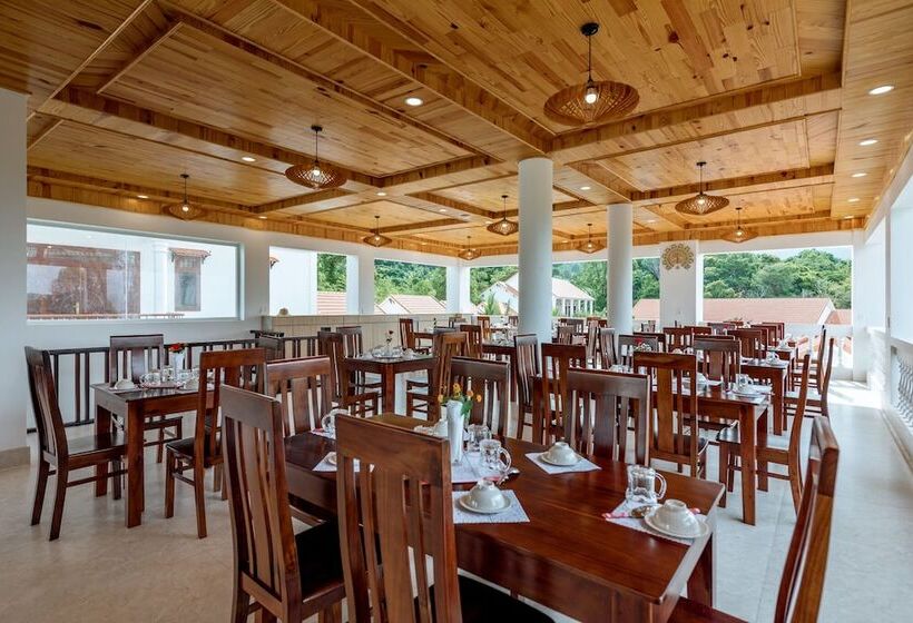 هتل Bungalow Sang Tuoi Mountains